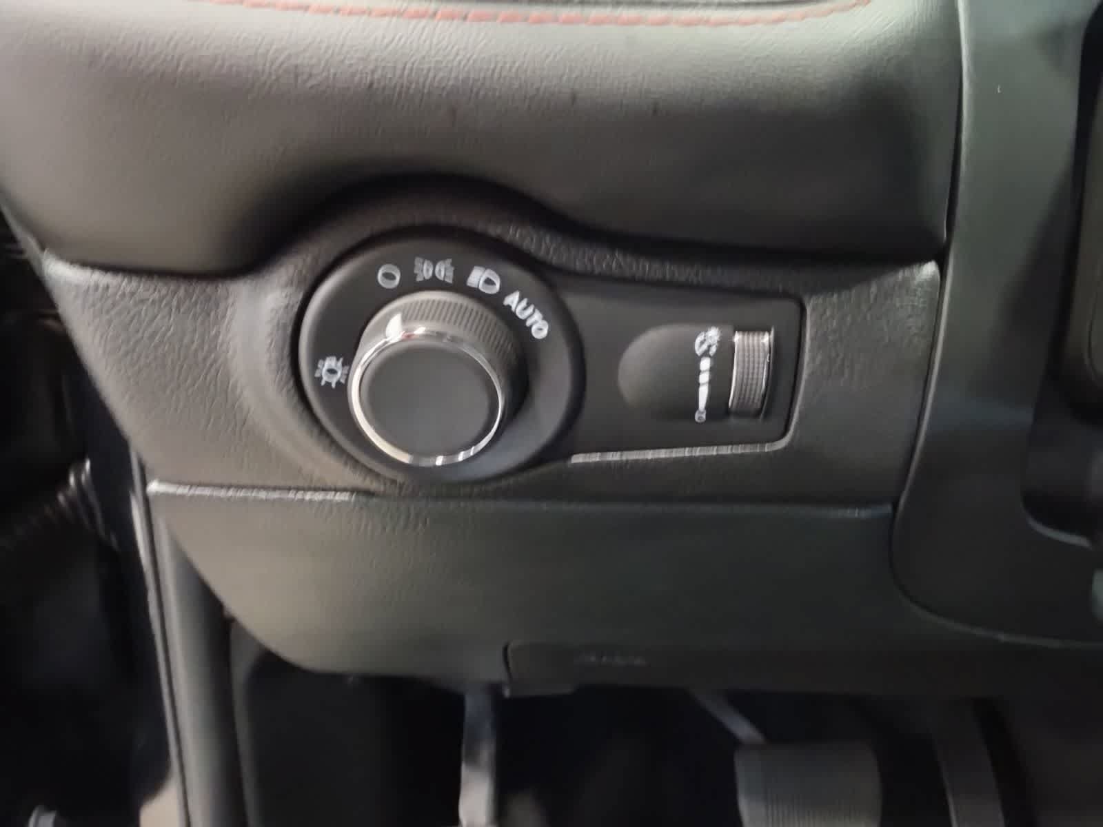 Used 2025 Dodge Durango GT AWD/4WD image 17