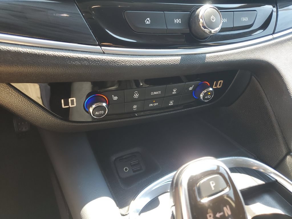 Used 2021 Buick Enclave Essence FWD image 20