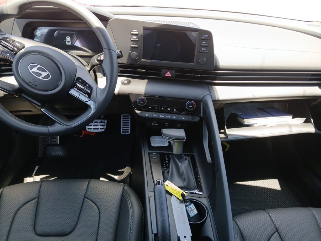 New 2026 Hyundai Elantra SEL Sport FWD image 11