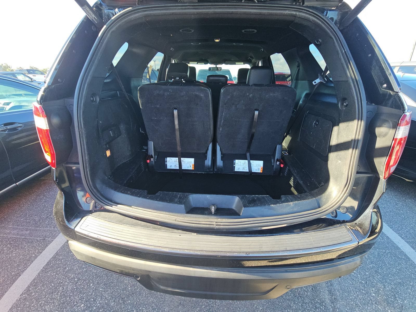 Used 2018 Ford Explorer XLT w/ Equipment Group 202A FWD image 7