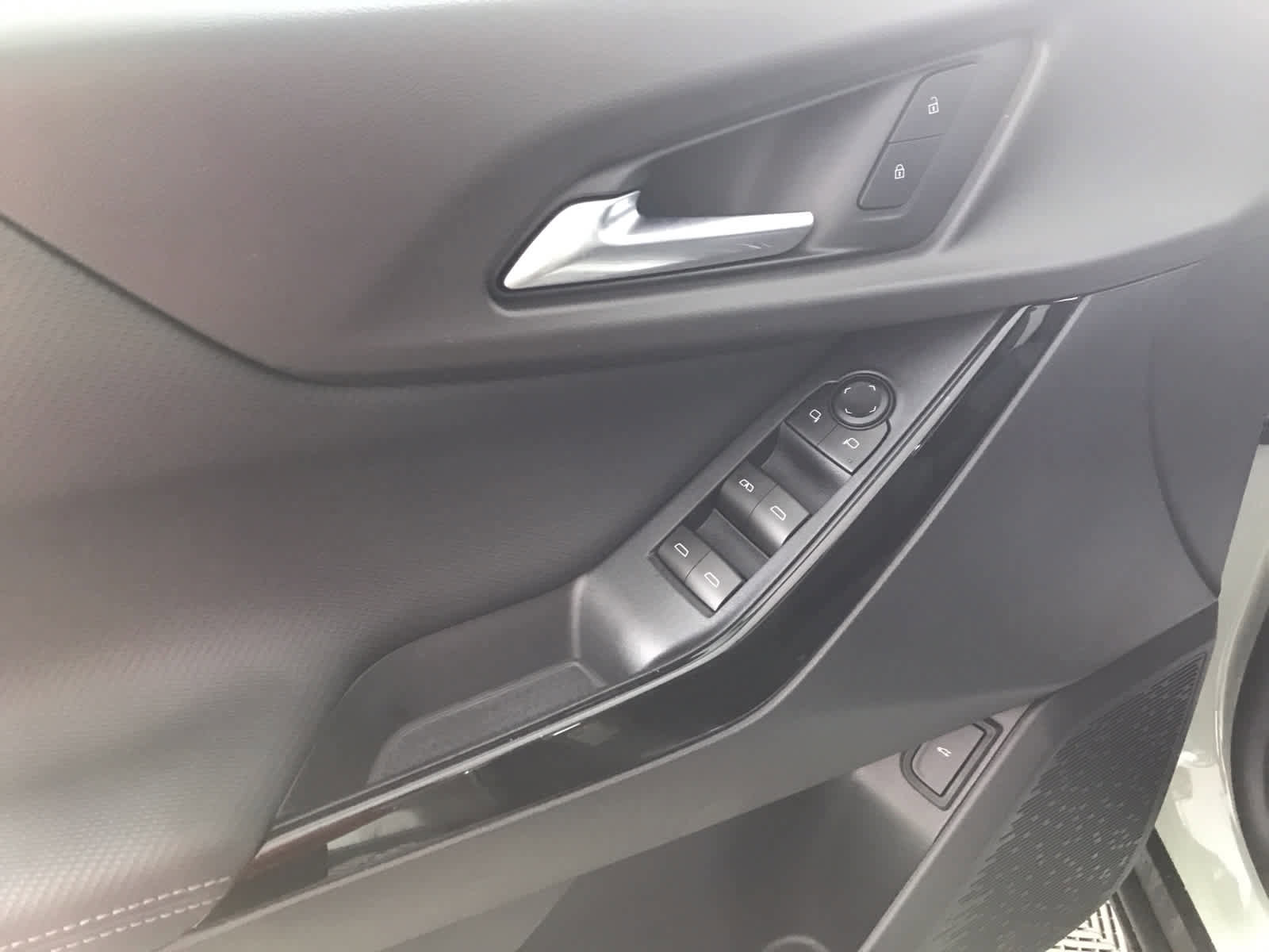 New 2026 Chevrolet Equinox LT w/ Convenience Package II image 7