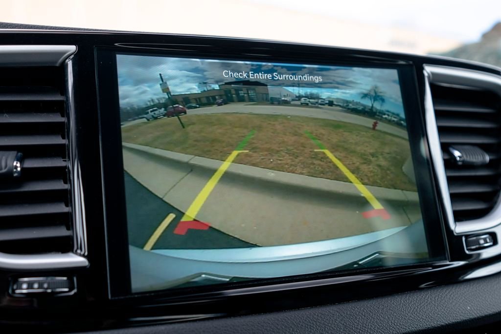 Used 2024 Chrysler Pacifica Touring-L image 30