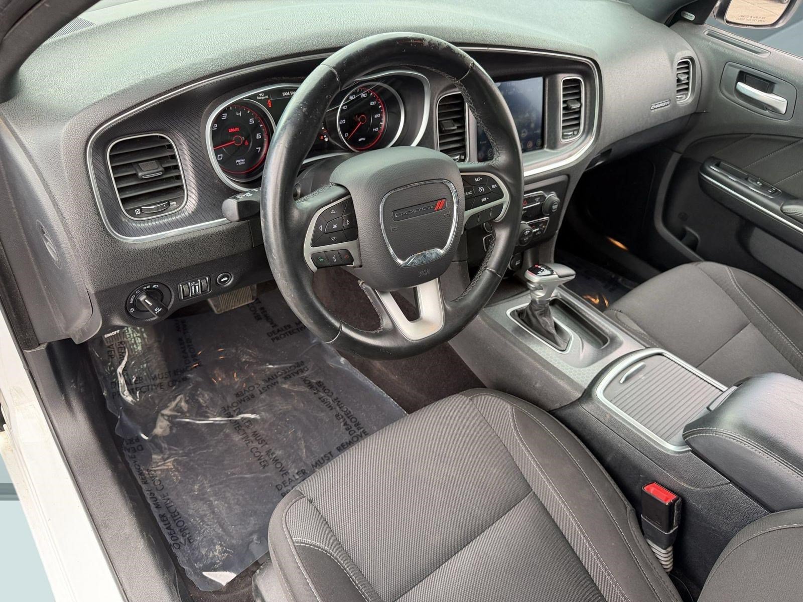 Used 2017 Dodge Charger SXT AWD/4WD image 4