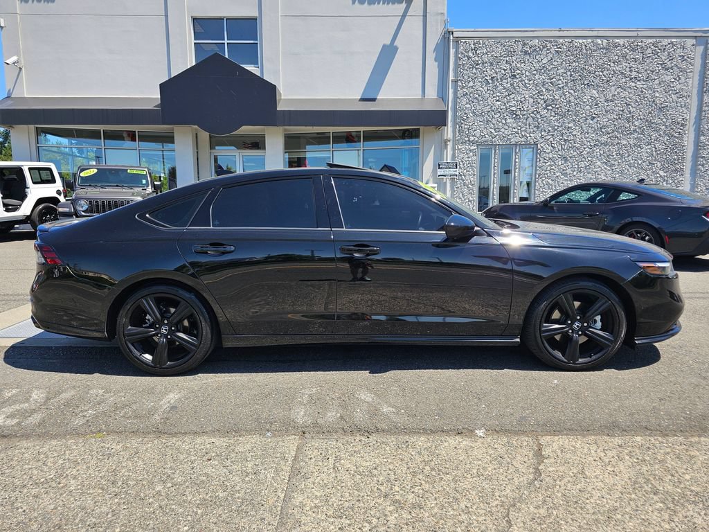 Used 2025 Honda Accord Sport image 2