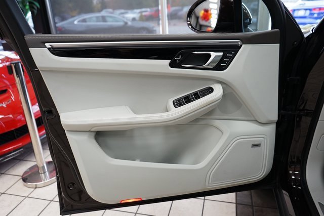 Used 2020 Porsche Macan S image 25