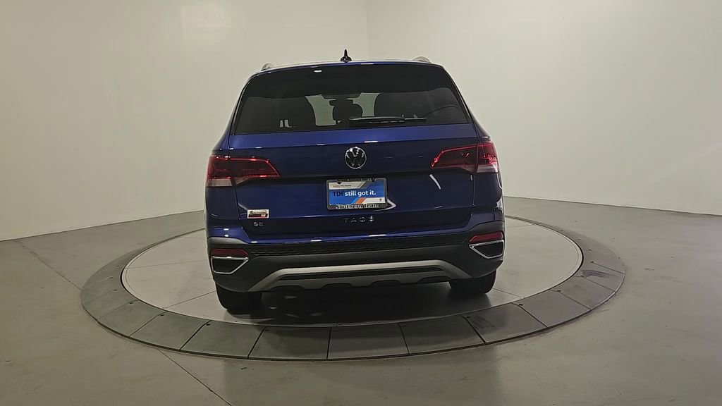 Certified 2024 Volkswagen Taos SE w/ Black Wheel Package image 5