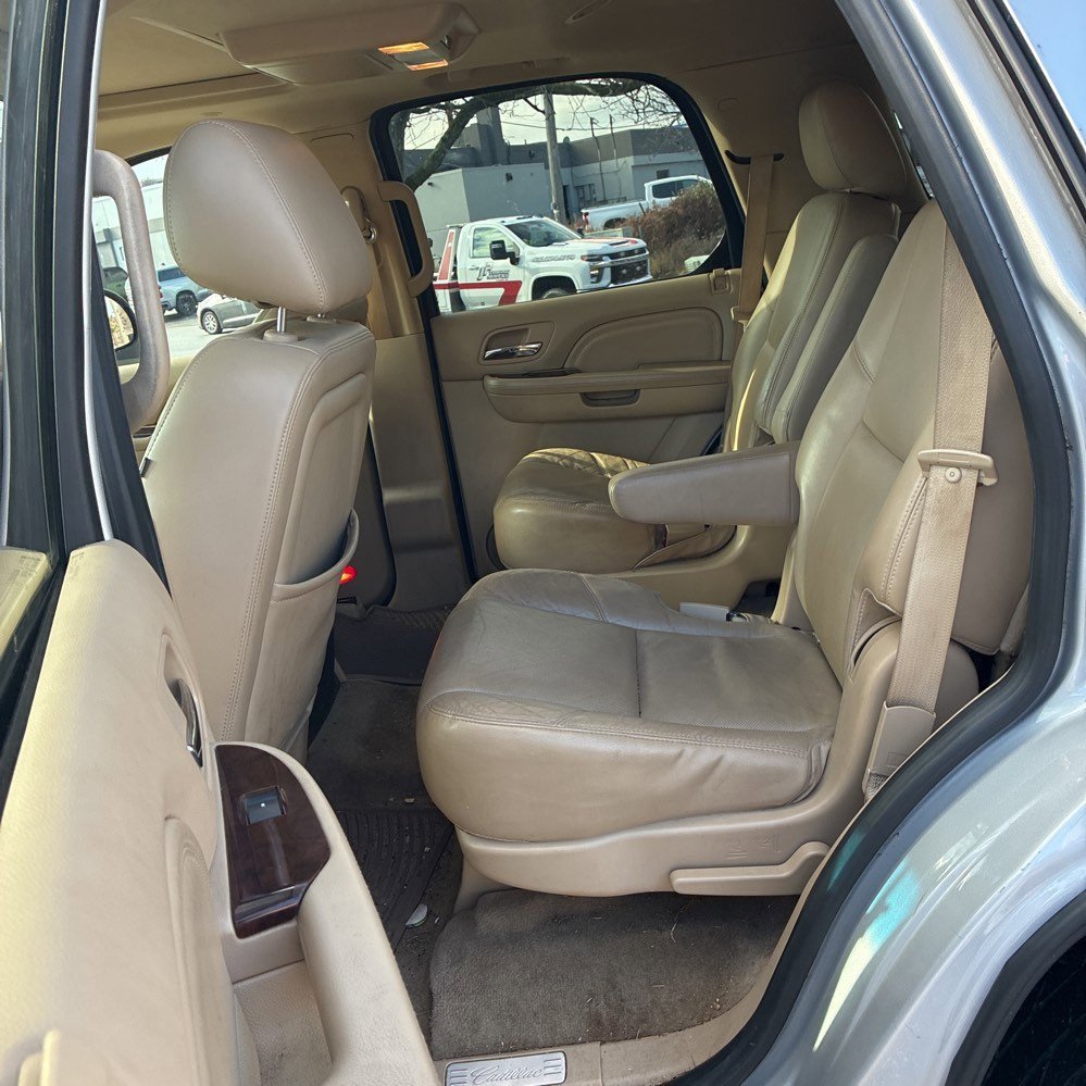 Used 2013 Cadillac Escalade Luxury image 16