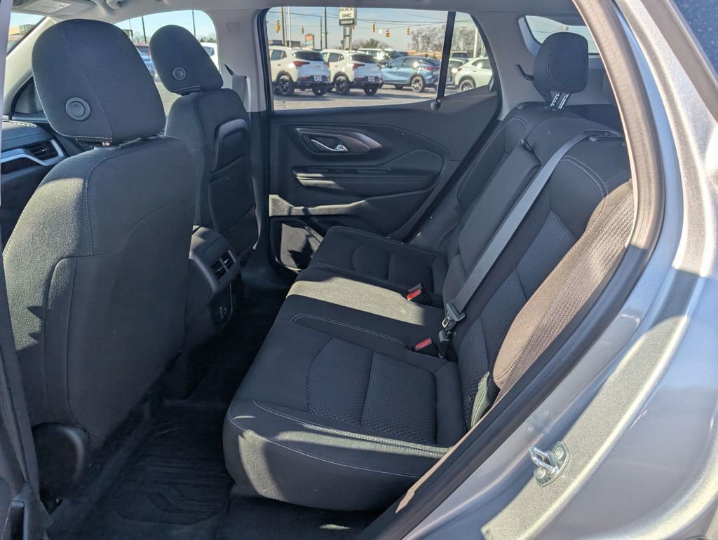 Used 2024 GMC Terrain SLE w/ Driver Convenience Package image 9