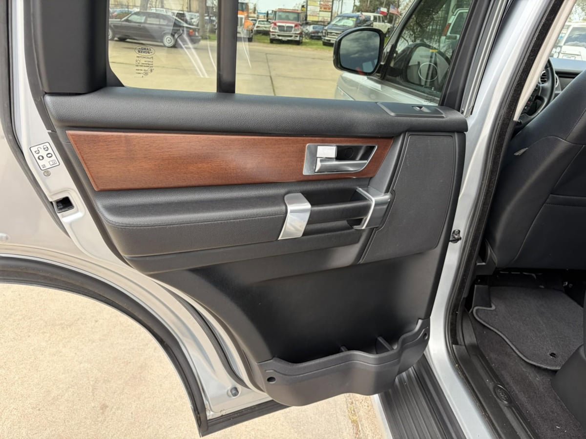 Used 2016 Land Rover LR4 image 13