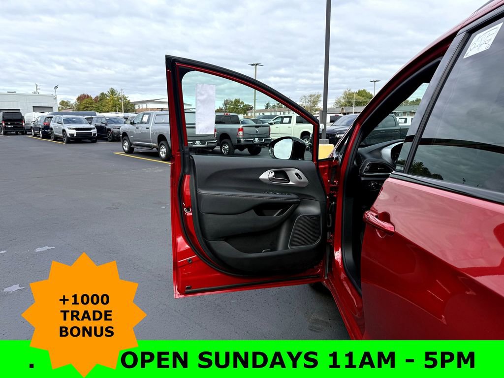 New 2026 Chrysler Pacifica Limited w/ Uconnect Theater Family Group image 11