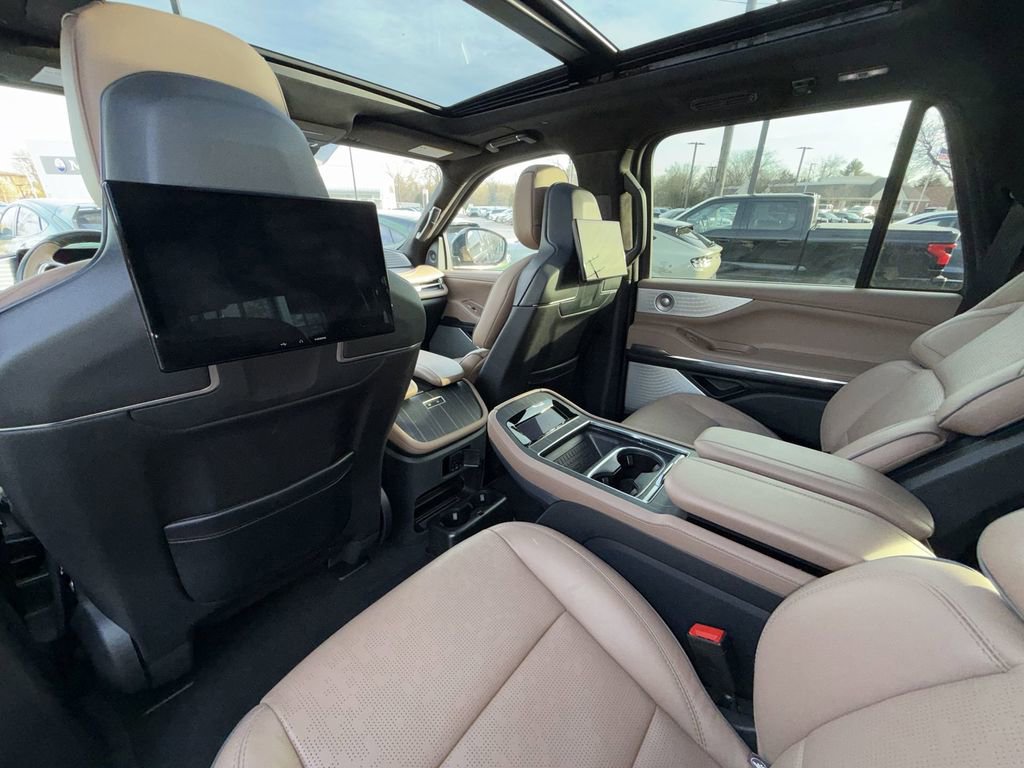 Used 2025 Lincoln Navigator L Black Label AWD/4WD image 27