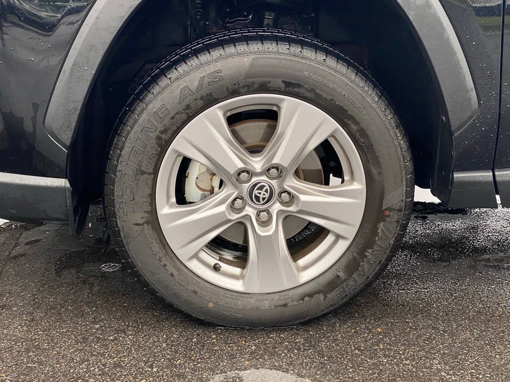 Used 2025 Toyota RAV4 XLE FWD image 29
