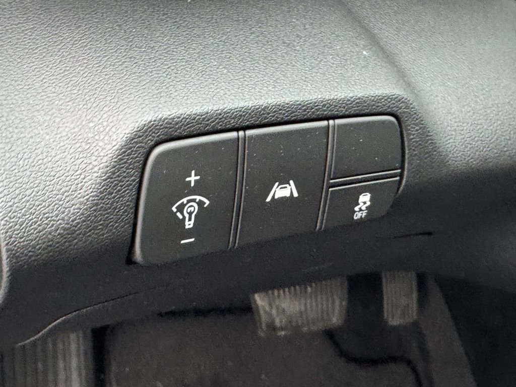 Certified 2023 Hyundai Elantra SEL image 17