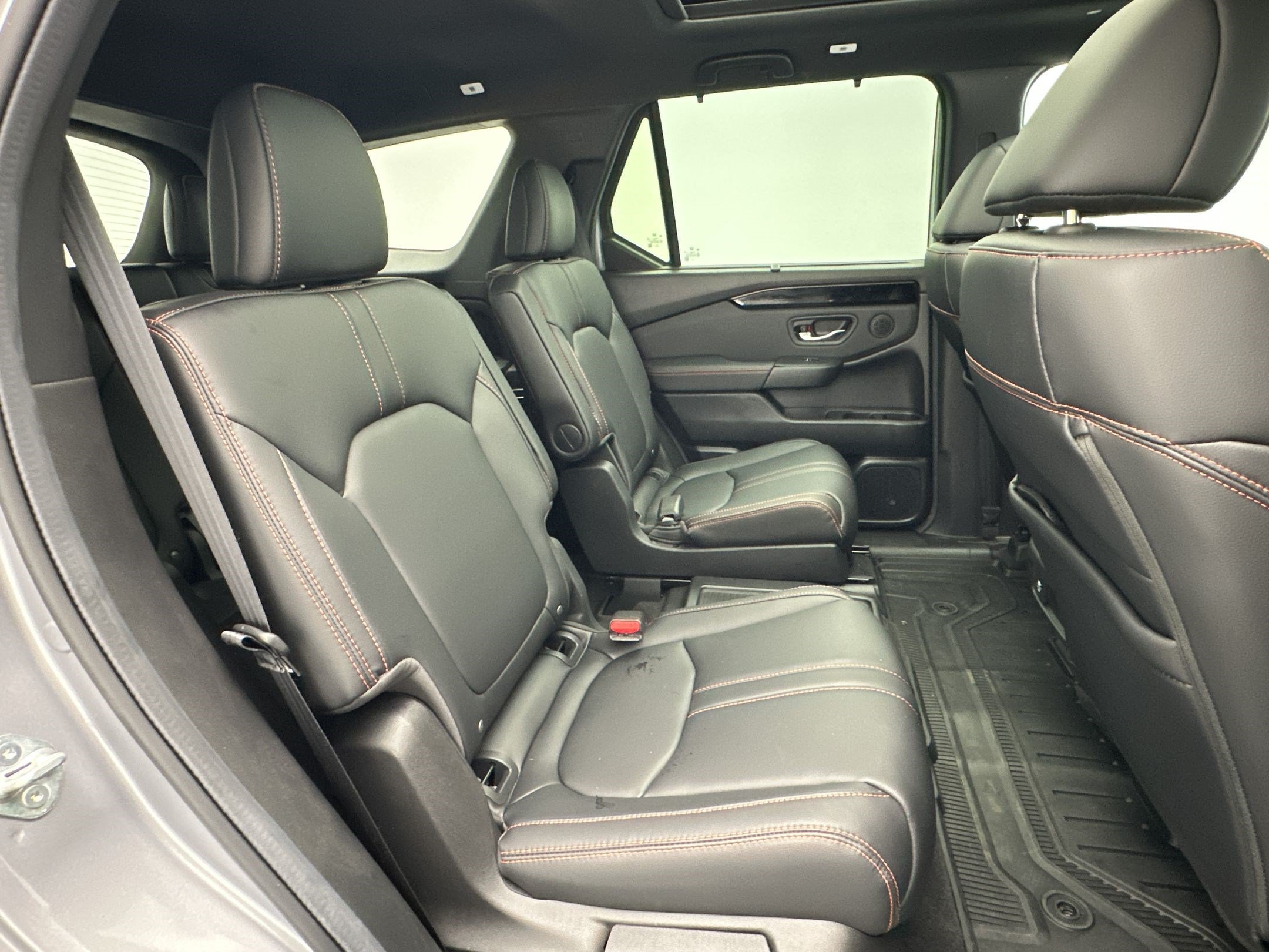 Used 2025 Honda Pilot TrailSport image 30