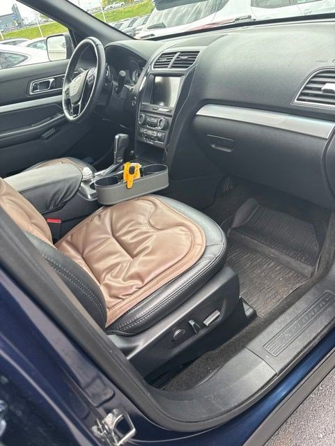 Used 2017 Ford Explorer XLT w/ Equipment Group 202A FWD image 19