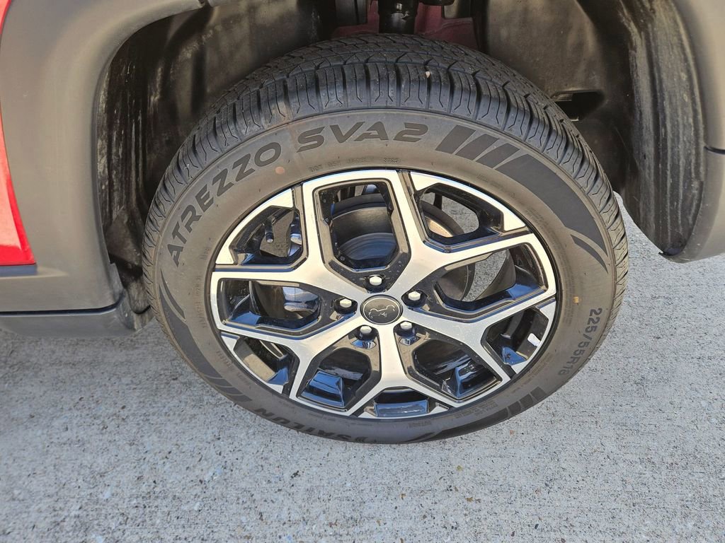 Used 2025 Jeep Compass Limited image 25