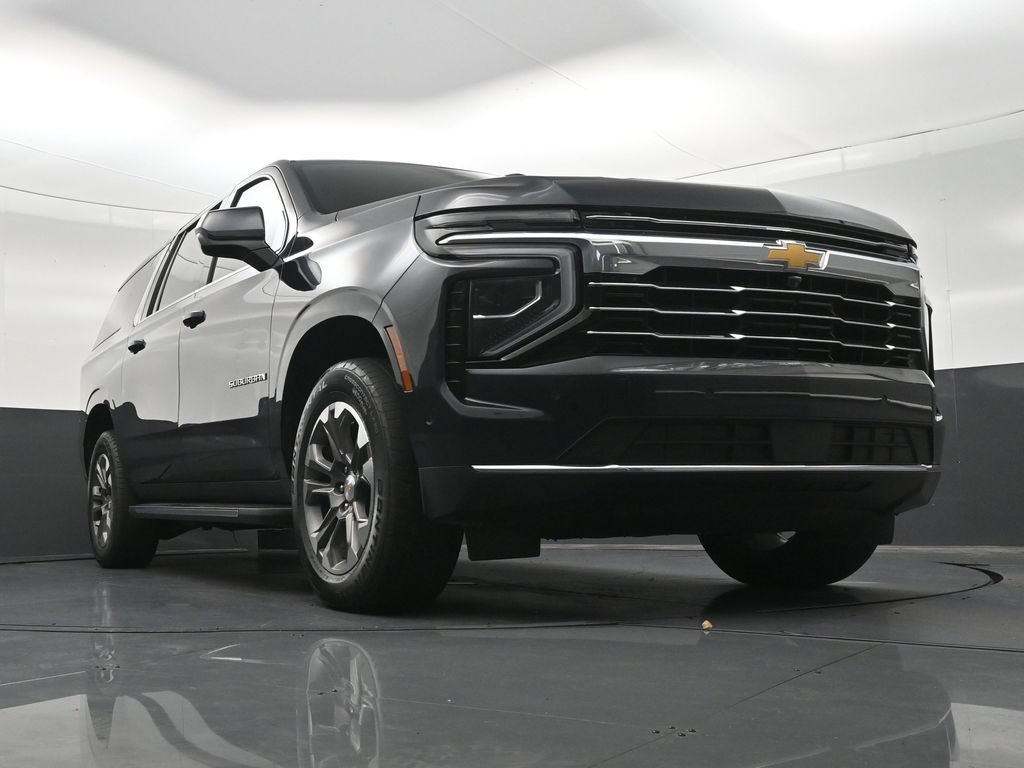 Used 2025 Chevrolet Suburban LT RWD image 31