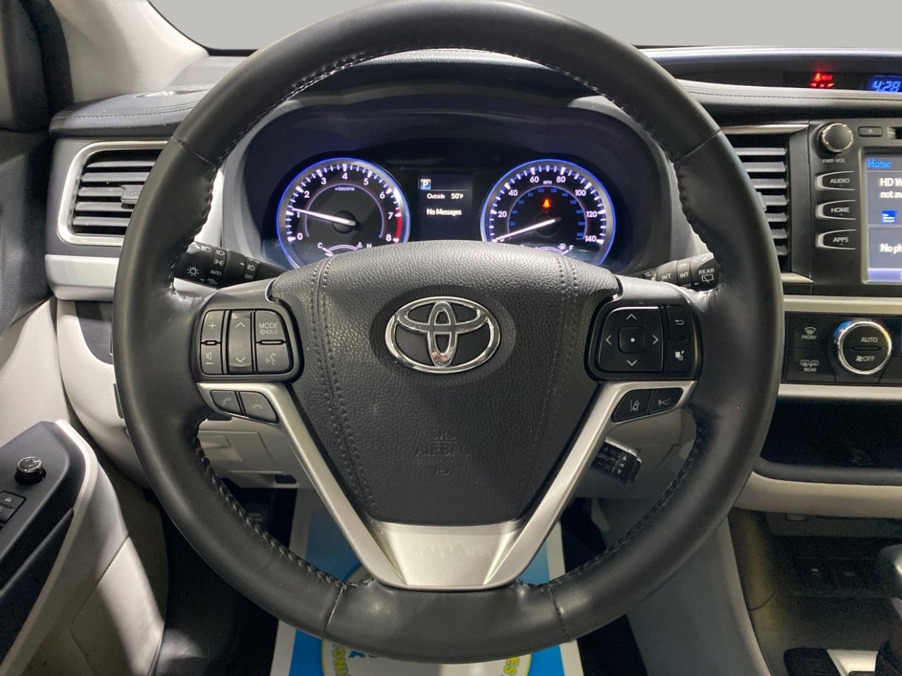 Used 2017 Toyota Highlander XLE image 25