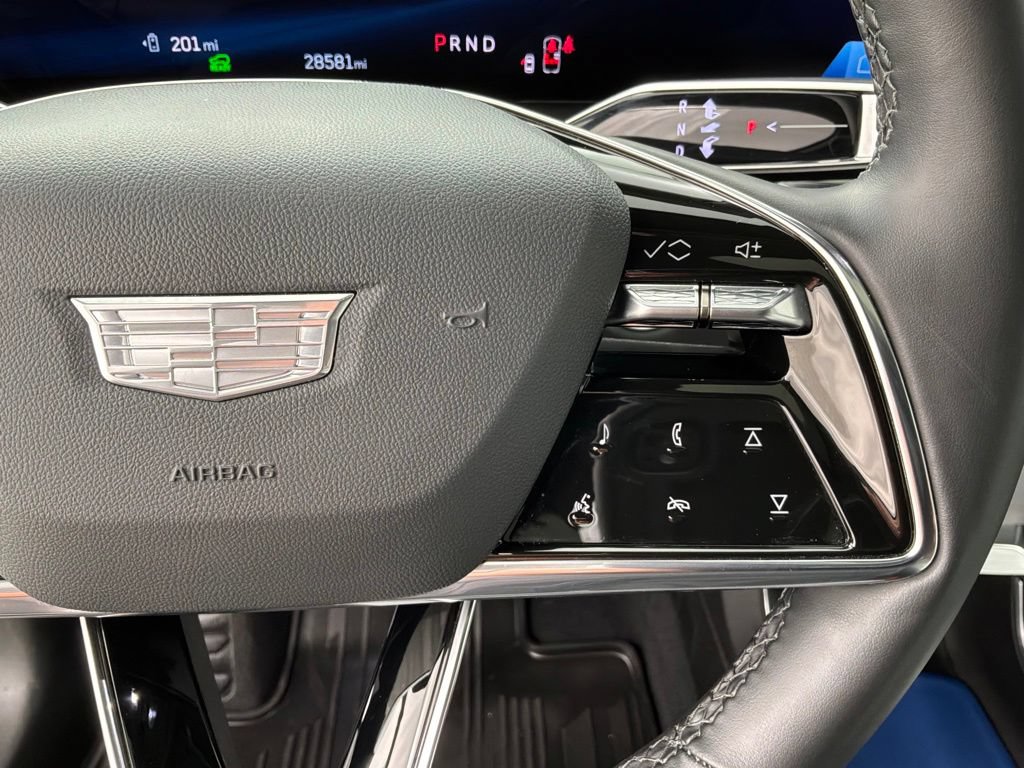 Used 2024 Cadillac Lyriq Luxury AWD/4WD image 14