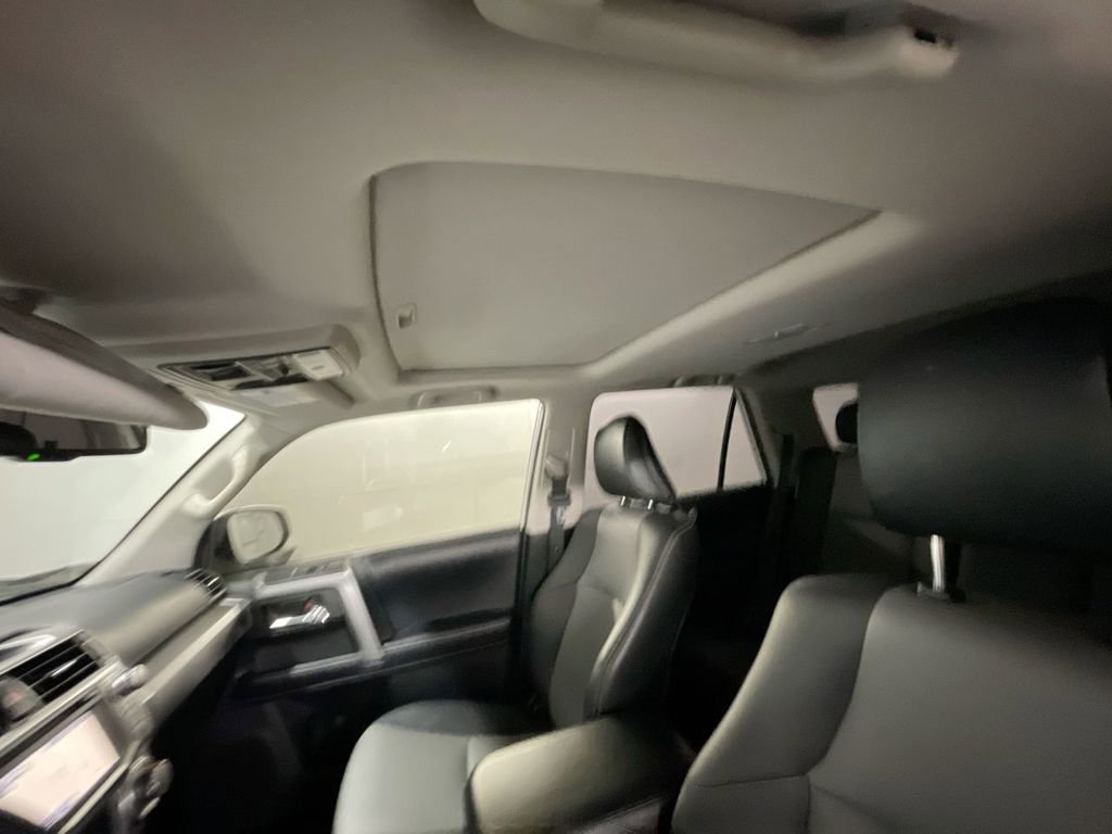 Used 2018 Toyota 4Runner SR5 Premium image 18