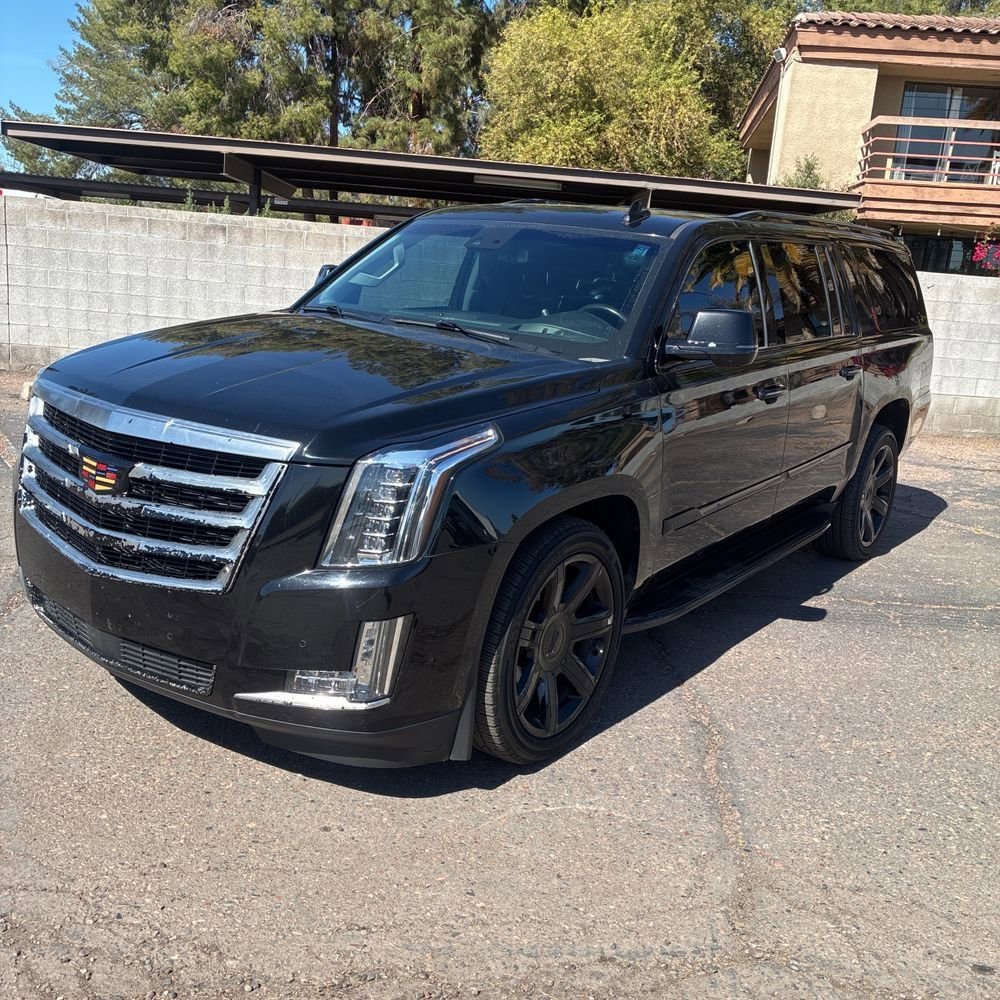 Used 2019 Cadillac Escalade ESV Premium Luxury image 2