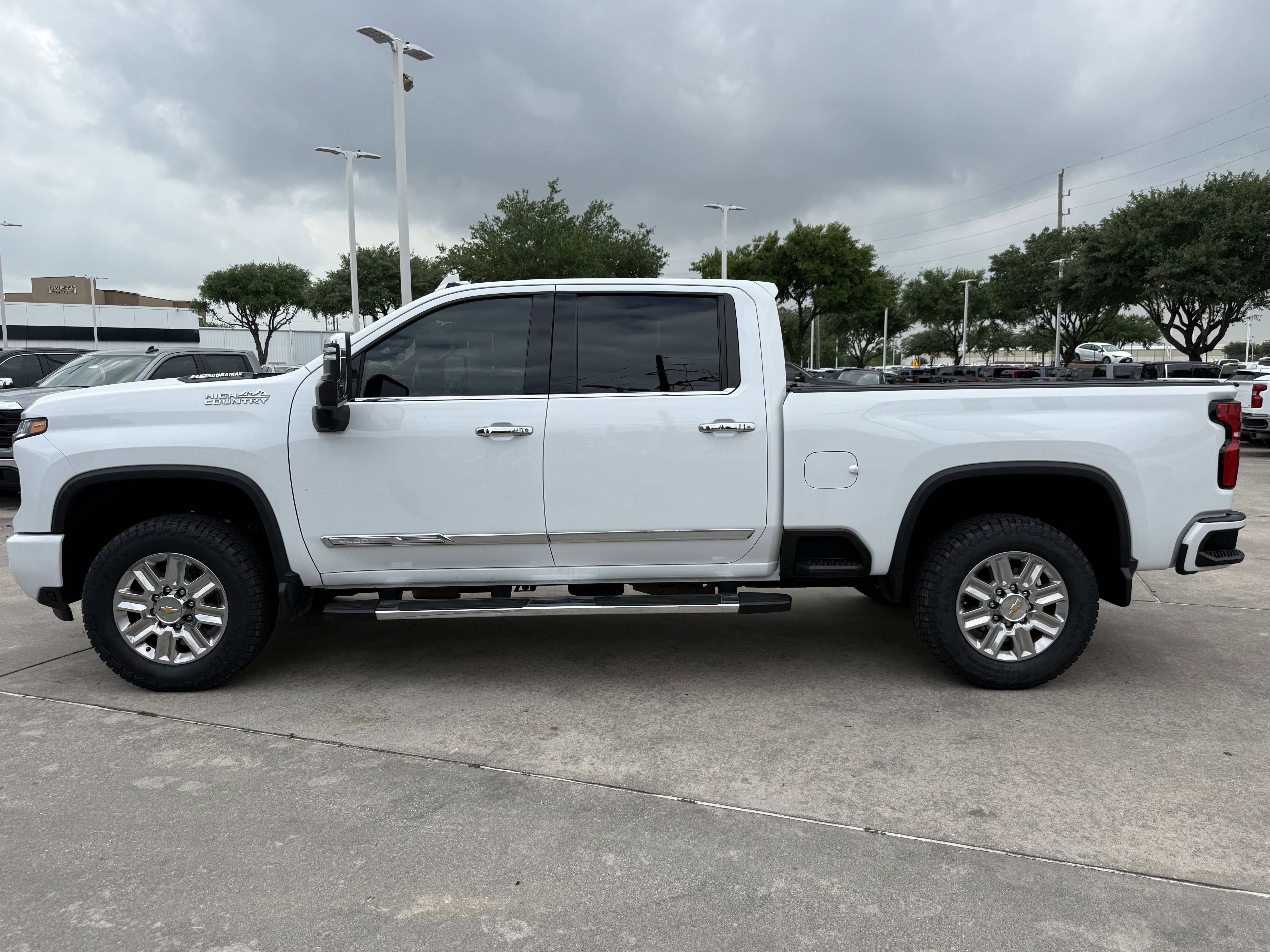 Used 2024 Chevrolet Silverado 3500 High Country w/ Technology Package AWD/4WD image 8