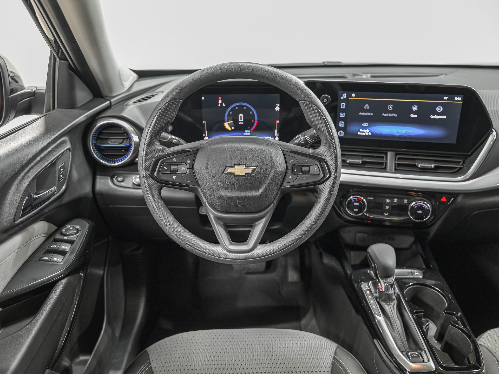 Used 2025 Chevrolet Trax LT FWD image 16