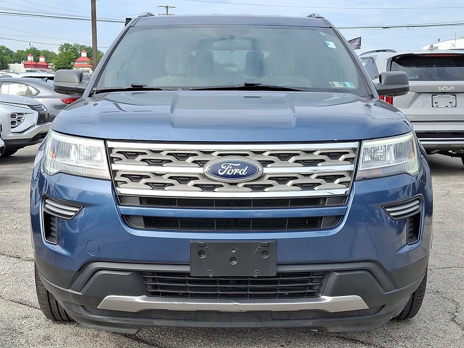 Used 2018 Ford Explorer XLT AWD/4WD image 2