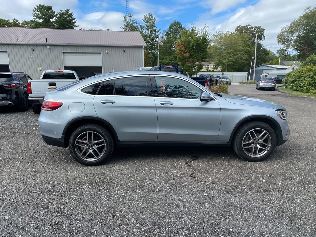 Used 2023 Mercedes-Benz GLC 300 4MATIC Coupe image 4