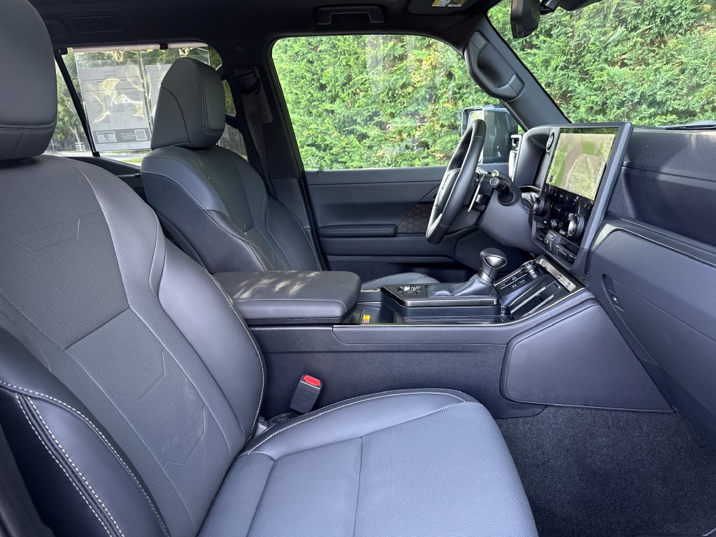 Used 2026 Lexus GX 550 w/ Accessory Package (31) AWD/4WD image 16