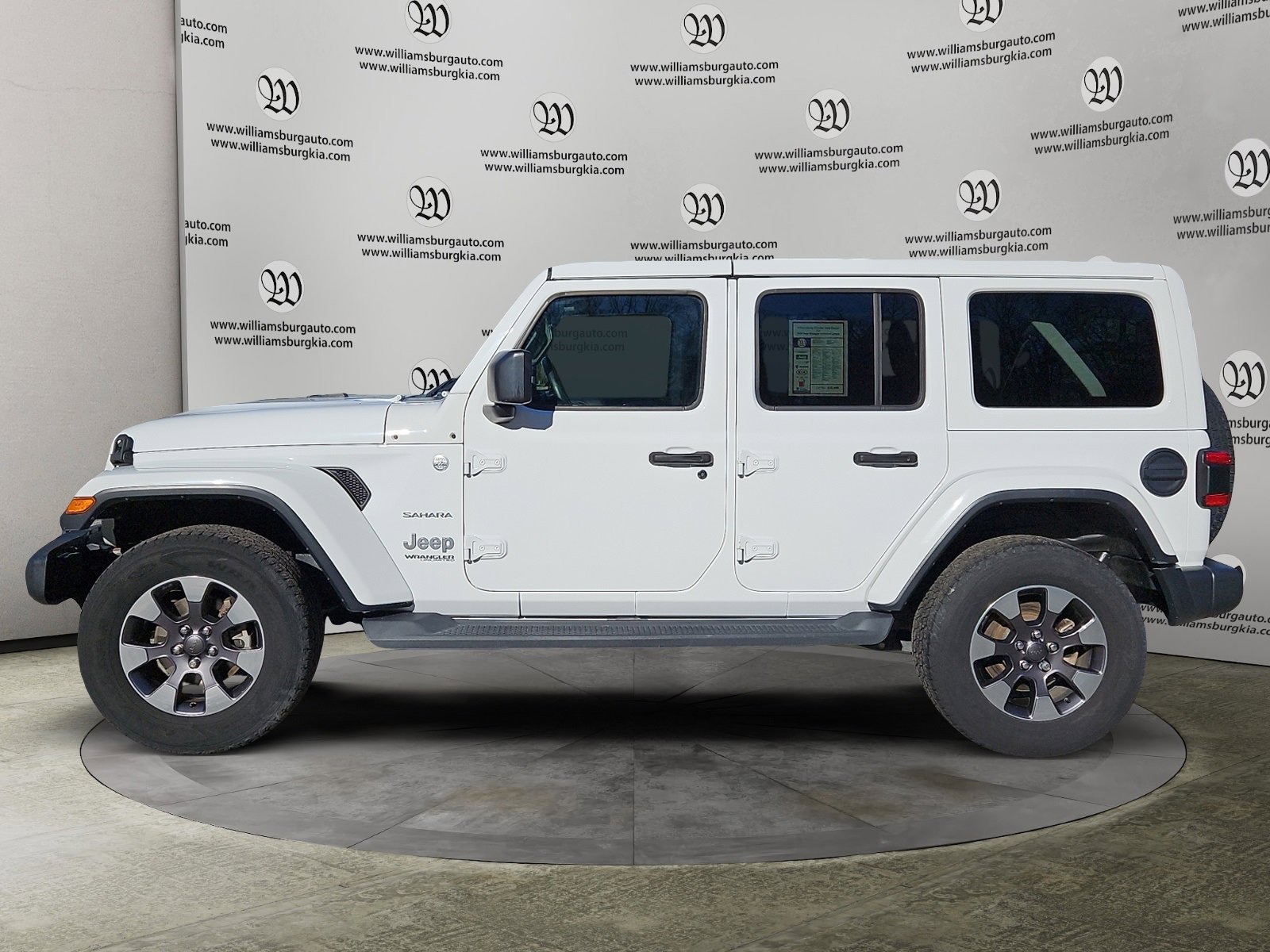 Used 2018 Jeep Wrangler Unlimited Sahara image 2