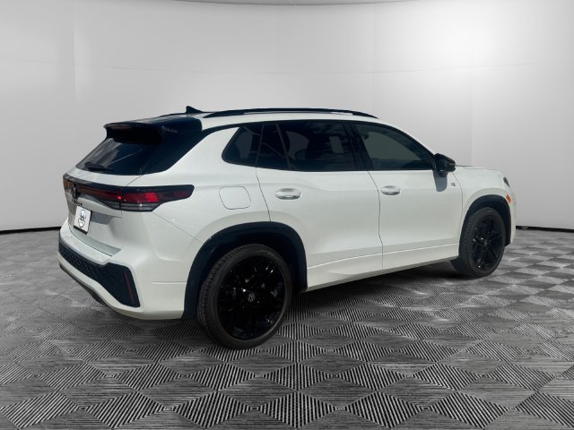 New 2026 Volkswagen Tiguan SE R-Line FWD image 5