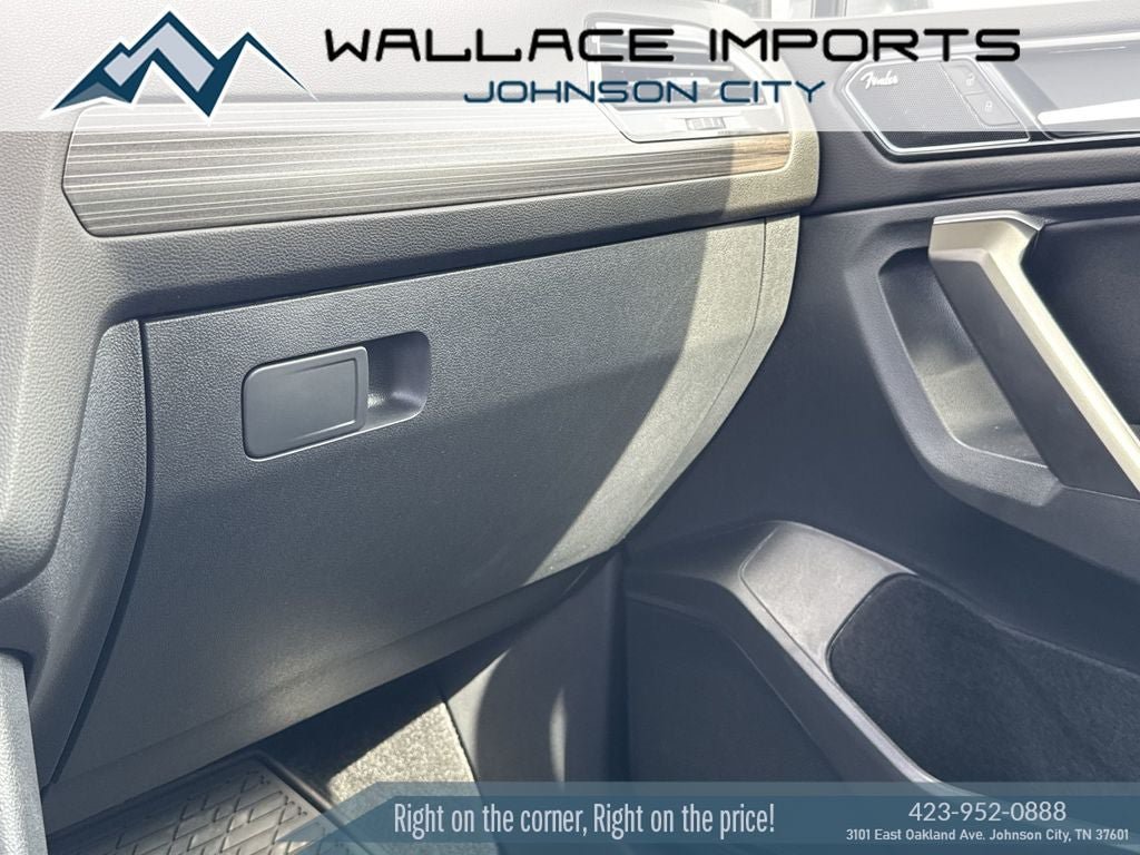 Used 2024 Volkswagen Tiguan SEL R-Line AWD/4WD image 21