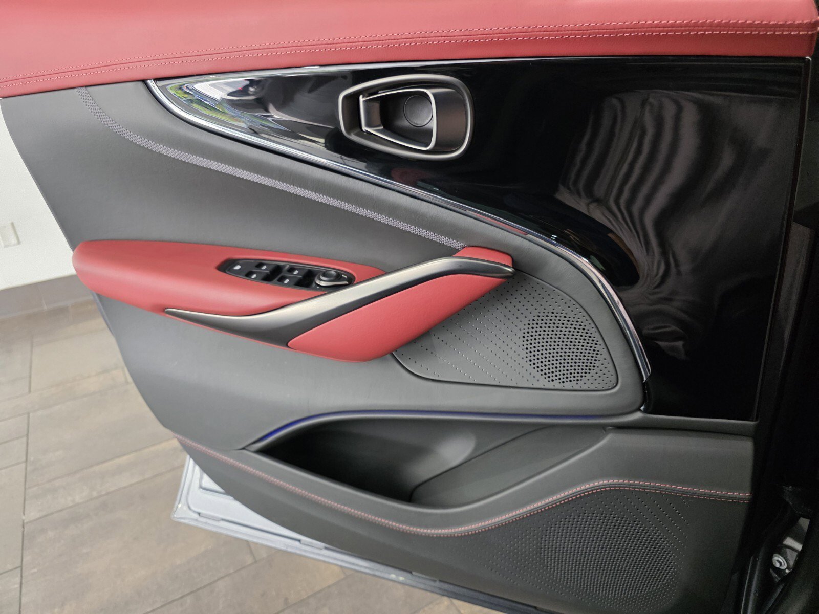 Used 2025 Aston Martin DBX 707 image 16