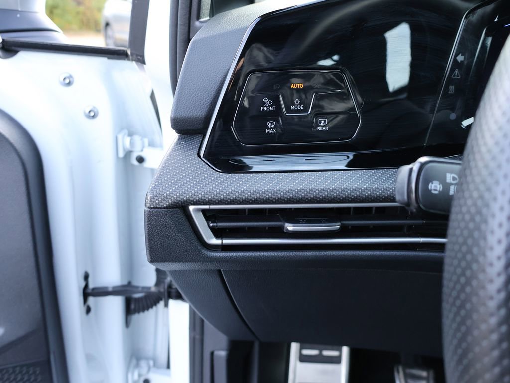 Certified 2024 Volkswagen Golf R image 39