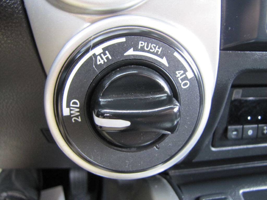 Used 2017 Nissan Titan SV AWD/4WD image 37