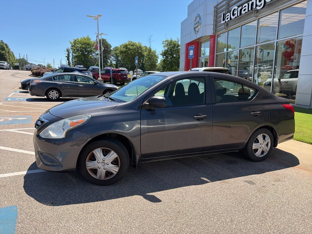 Used 2015 Nissan Versa S FWD image 3