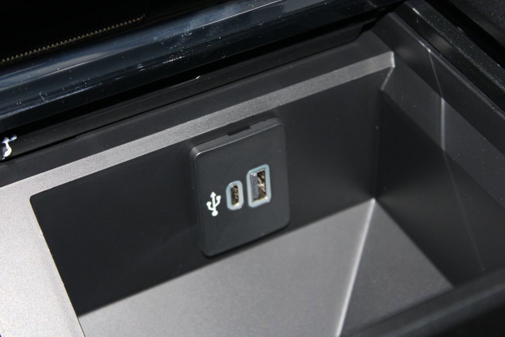 New 2026 Ford F250 Lariat w/ Black Appearance Package image 55