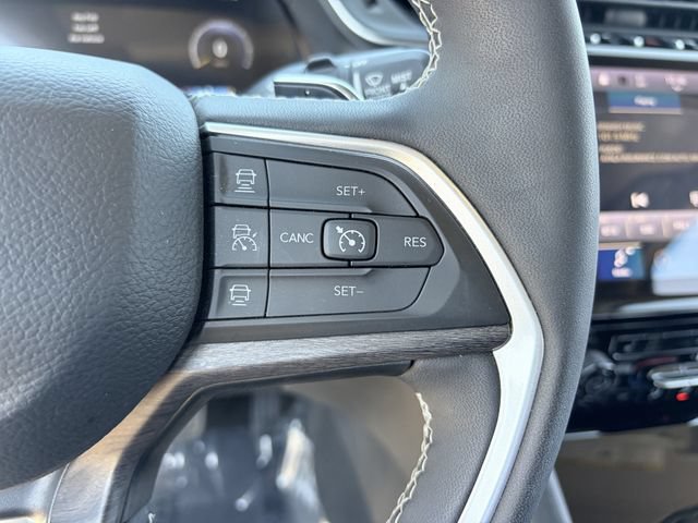 Used 2023 Jeep Grand Cherokee L Limited AWD/4WD image 23
