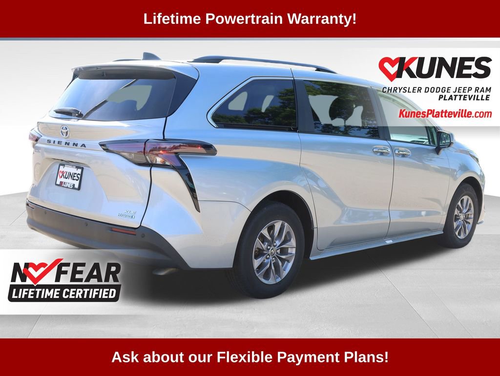 Used 2024 Toyota Sienna XLE image 10