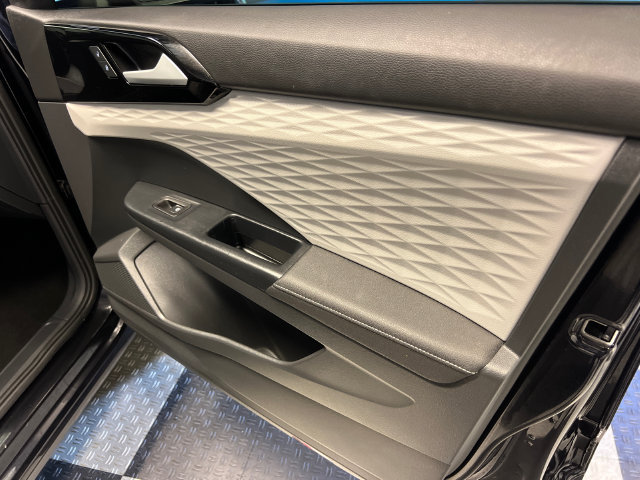 Certified 2024 Volkswagen Taos S FWD image 11