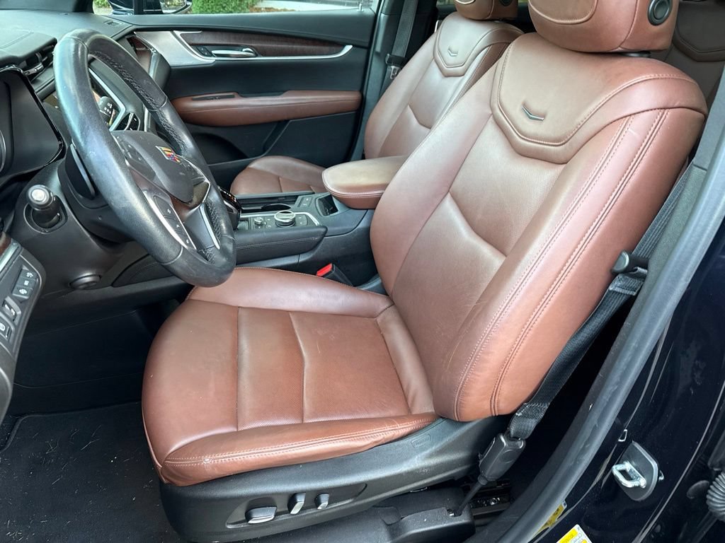 Used 2021 Cadillac XT5 Premium Luxury FWD image 3