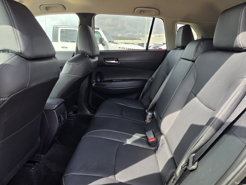 Used 2025 Toyota Corolla Cross XLE FWD image 29