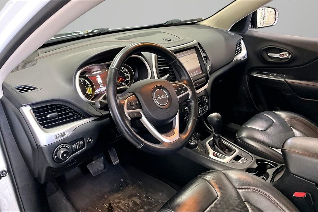 Used 2016 Jeep Cherokee Trailhawk w/ Leather Interior Group AWD/4WD image 17