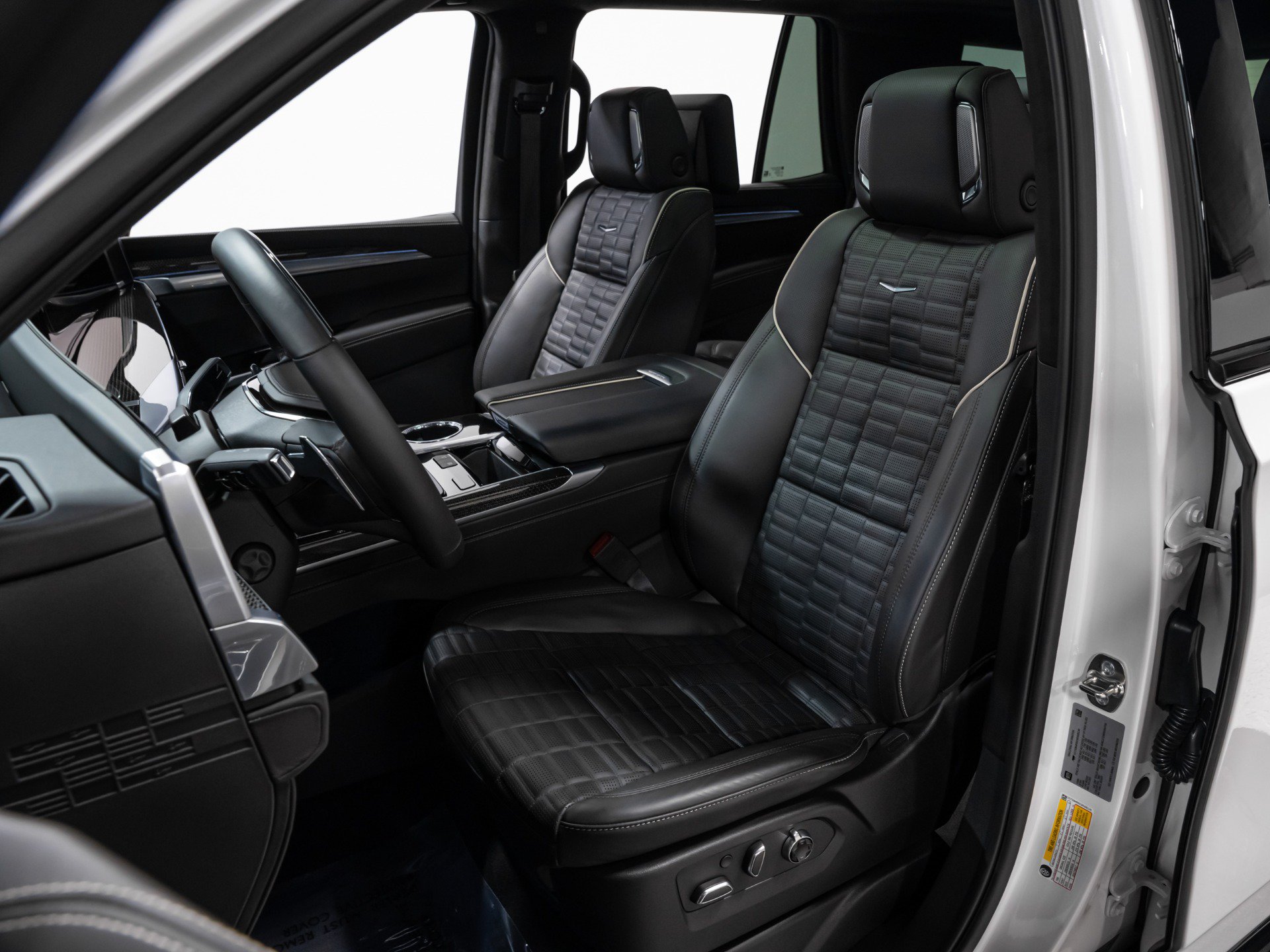 Used 2025 Cadillac Escalade V w/ LPO, ONYX Package AWD/4WD image 37