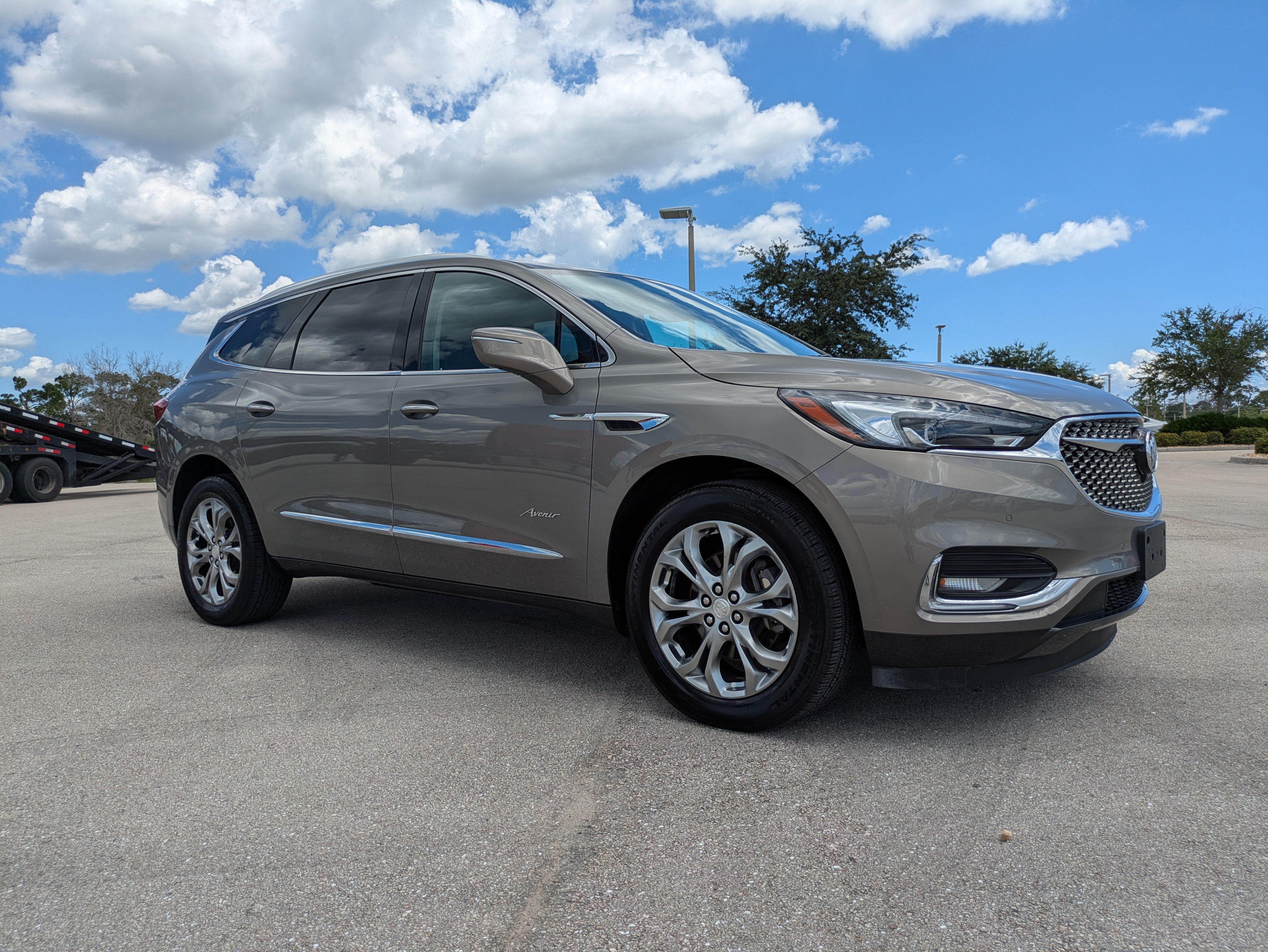 Used 2019 Buick Enclave Avenir w/ Avenir Technology Package AWD/4WD image 2