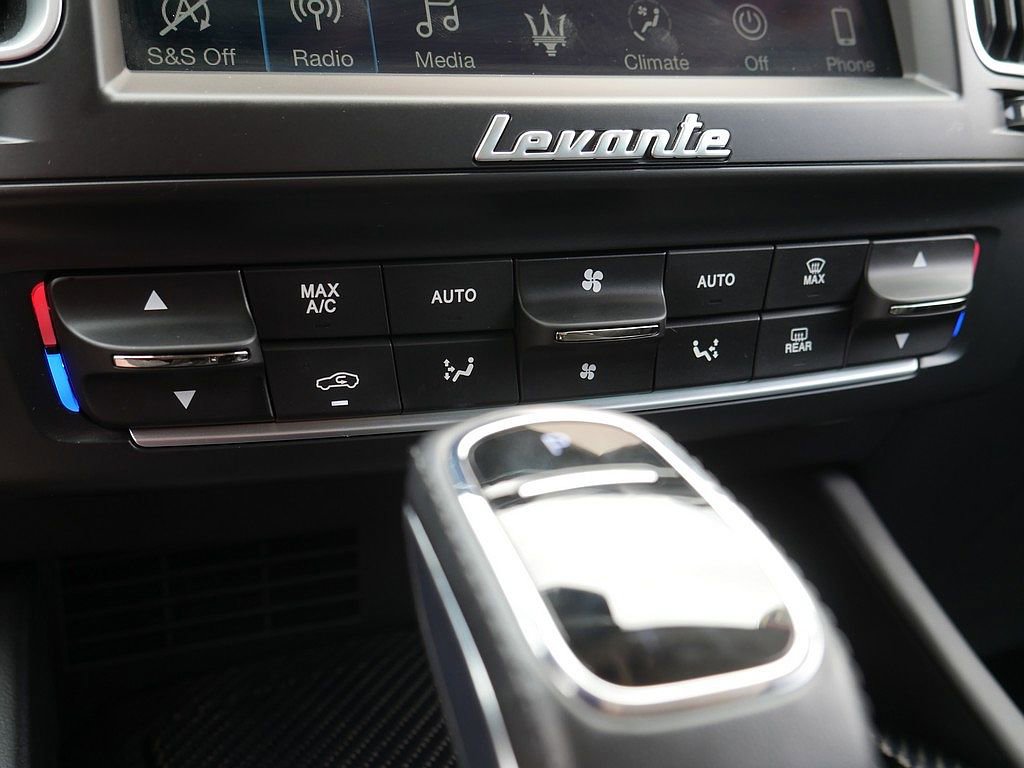 Used 2019 Maserati Levante GranLusso AWD/4WD image 41