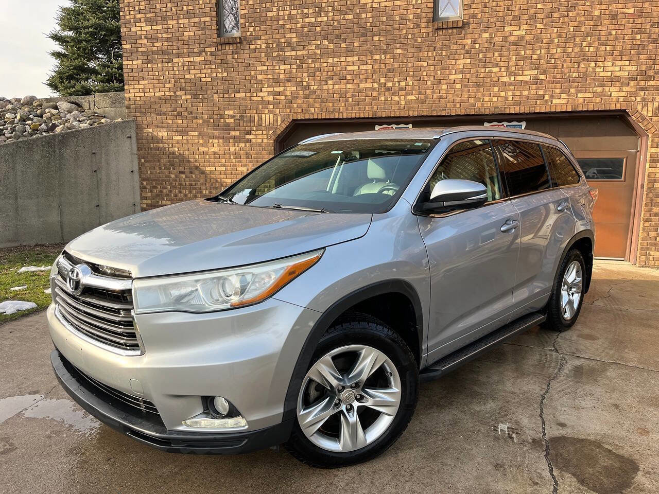 Used 2014 Toyota Highlander Limited AWD/4WD image 1