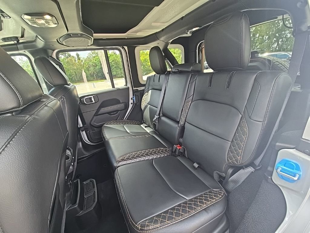 Used 2022 Jeep Wrangler Unlimited Sahara image 29