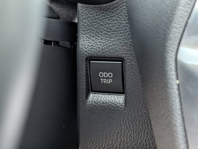 Used 2023 Toyota Venza XLE AWD/4WD image 19